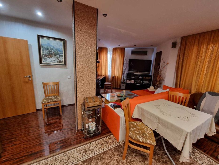 Продава се Многостаен апартамент в Русе, Център - 173 кв.м за 1561 €/кв.м - Снимка #2