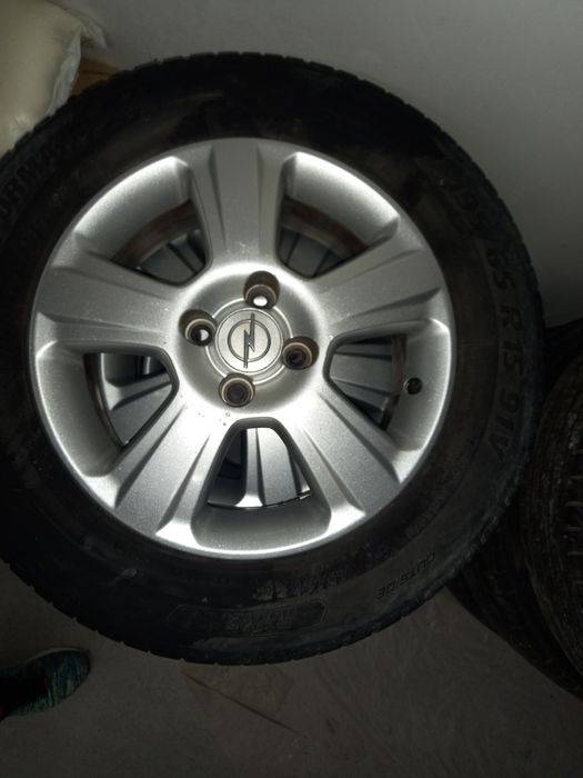 2 броя гуми 2024