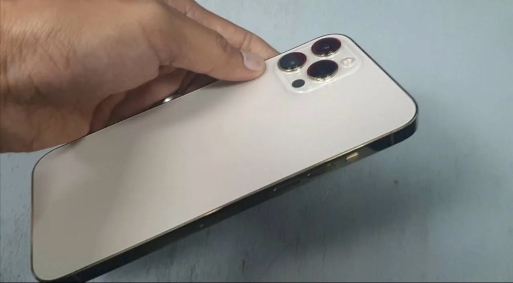 Айфон 12 про.