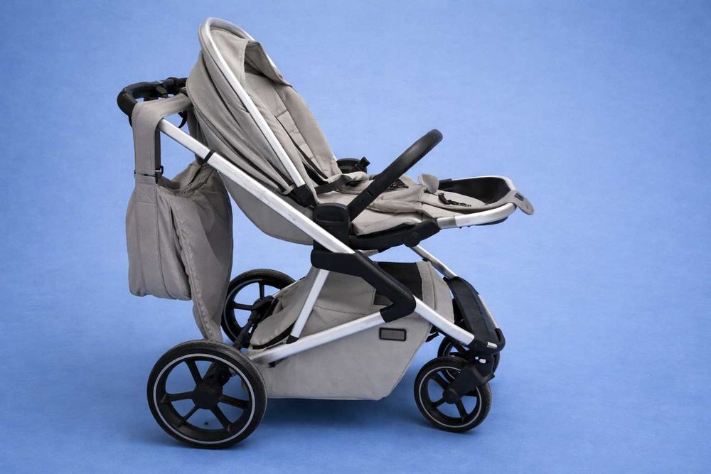 Комбинирана количка Moon с два коша + зимен чувал за количка + постелка против потене + адаптори за кошче за кола Cybex + дъждобран + чанта