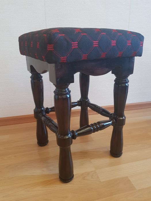 Табуретки деревянные