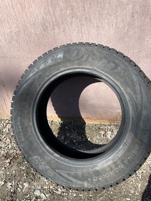 Зимние шины б/у отличное состояние