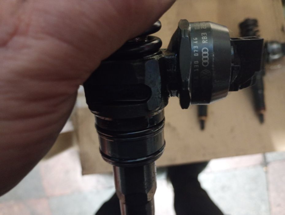 Injector injectoare vw t5 1.9tdi axb axc vw caravelle 1.9tdi axb axc