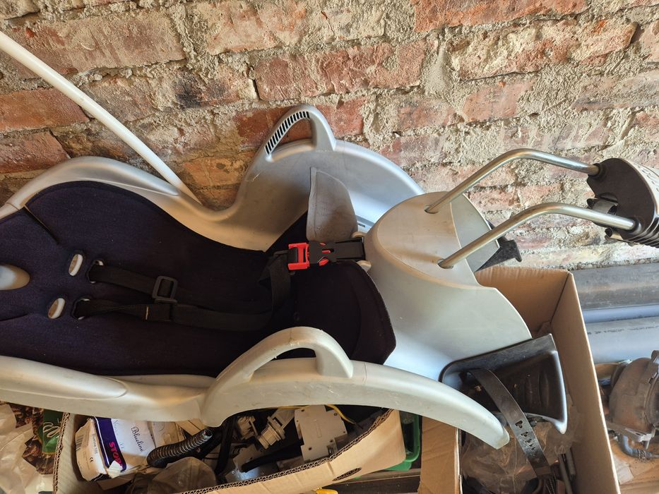 2 scaunele de atasat la biciclete