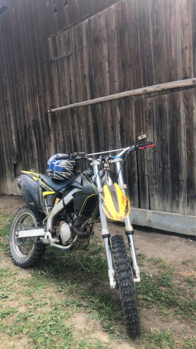 Vând cross 250 cc aprilia