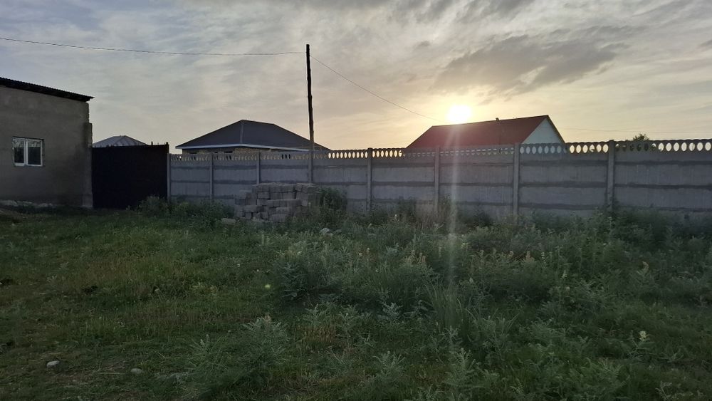 Земельный участок с времянкой