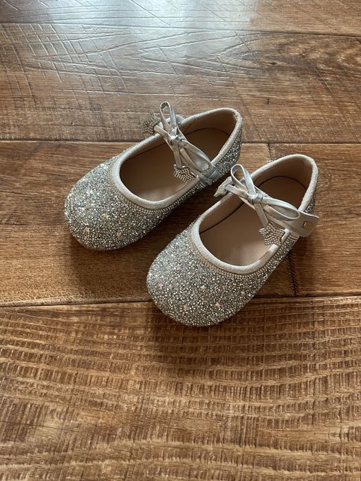 Нарядные сандали для девочки 27