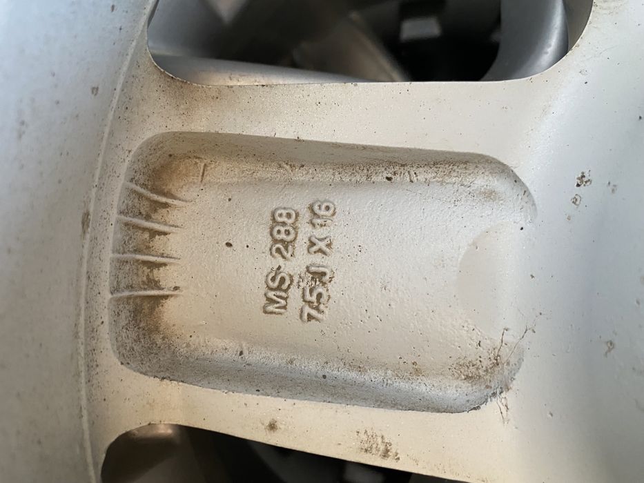 Диск на субару R16