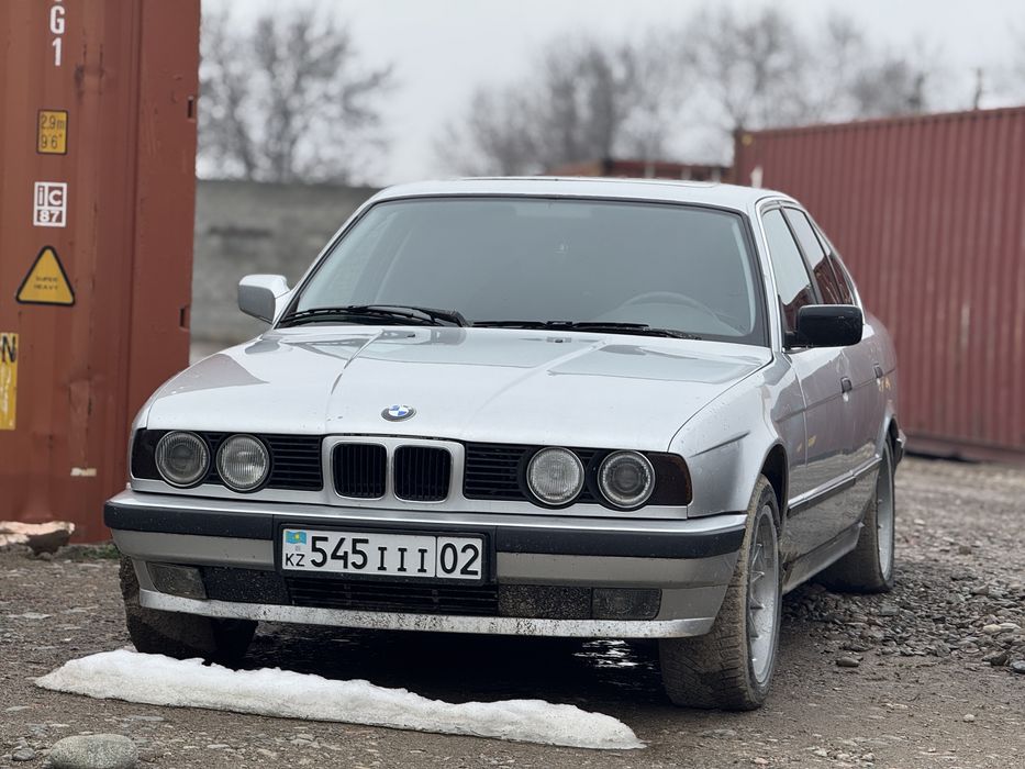 Бампер передний Е34