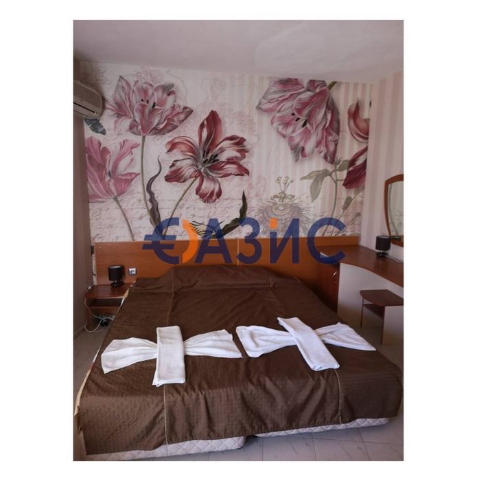 Два самостоятелни етажа на къща за гости с вътрешен двор в курортното