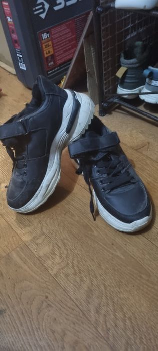 Продам женские ботиночки