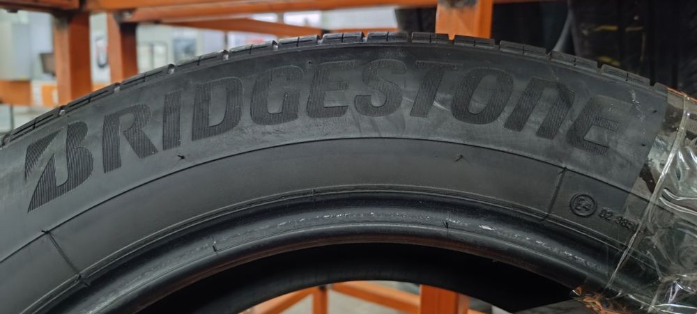 225/60 R18 Bridgestone