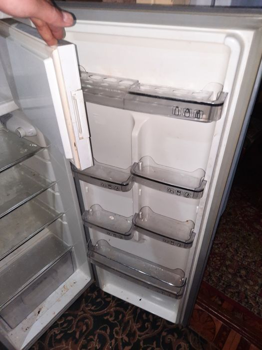 Продаётся Артель холодильник высота 1,40.