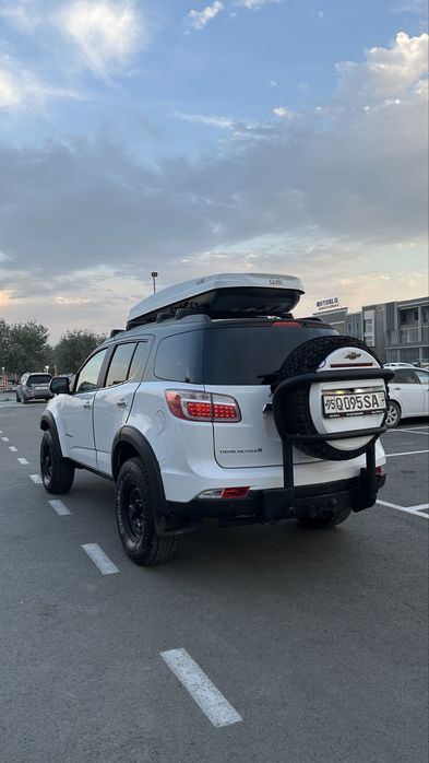Traiblezer offroad full sotiladi