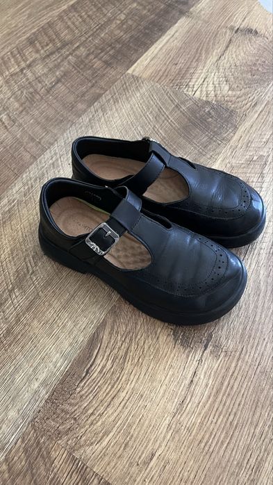 Продам детские туфли