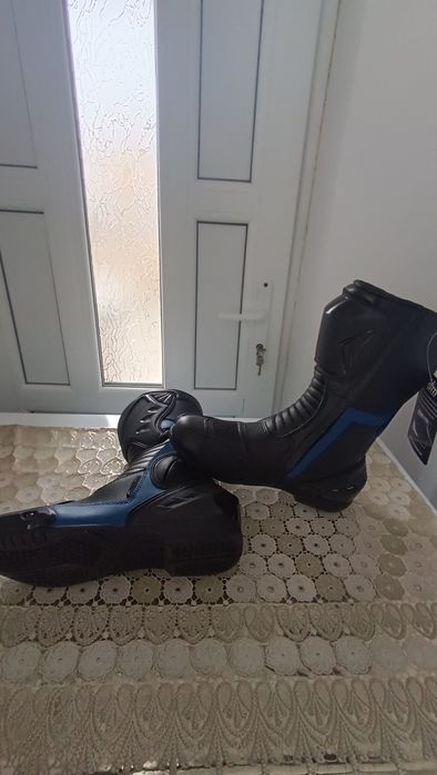 Încălțăminte moto