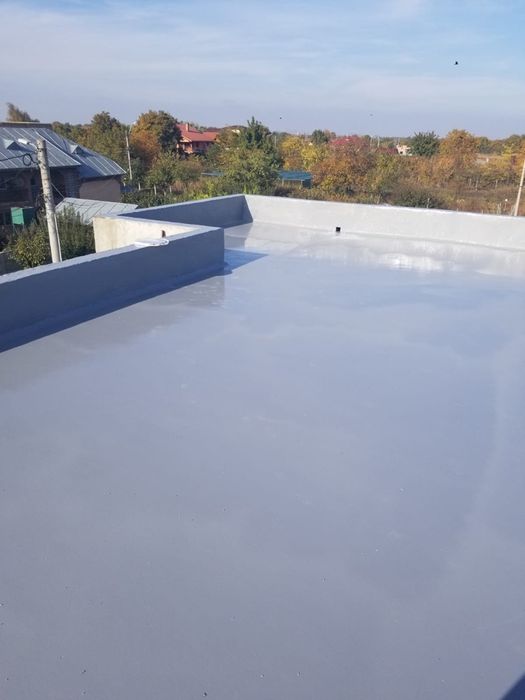 Izolatie spumă poliuretanica .Izolatii Mansarda Poduri Hale