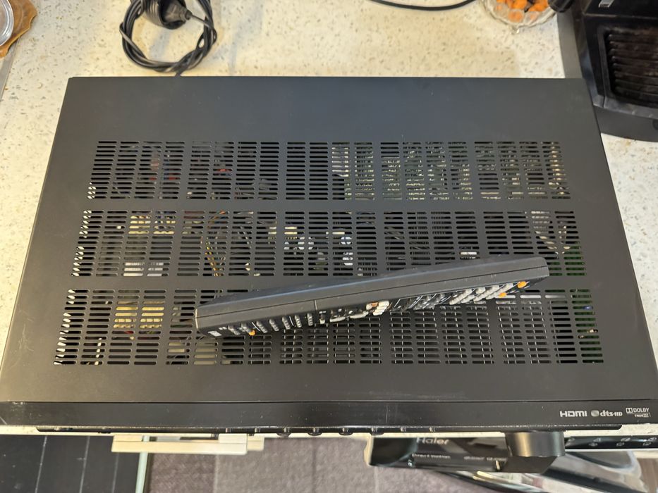 Yamaha HTR-3065 ресивър USB