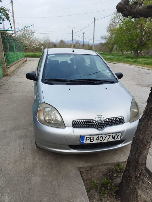Тойота Ярис продава се