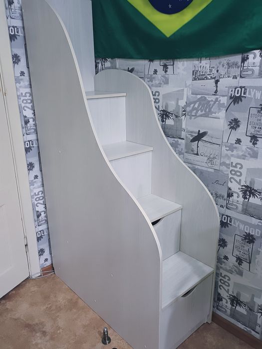 Продам спальный гарнитур в детскую