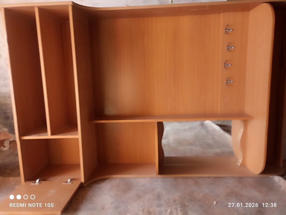 Шкаф в прихожую  в норм сост