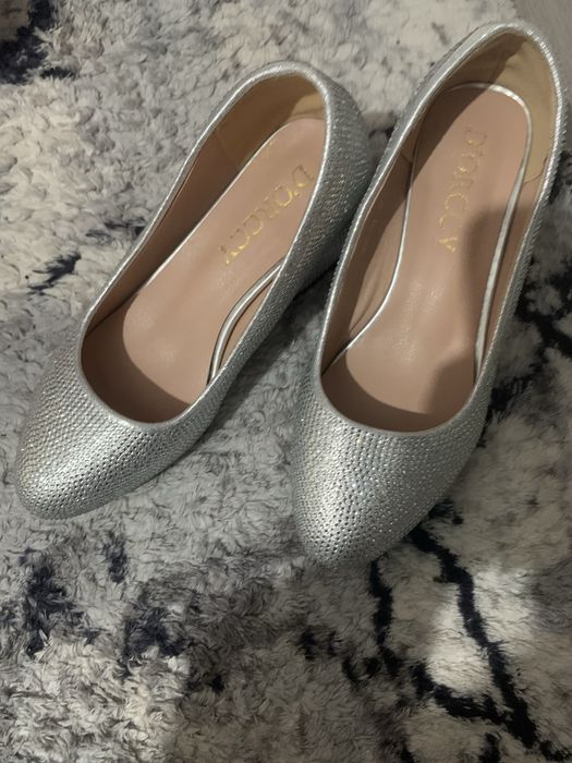 Tufli sotiladi yengi