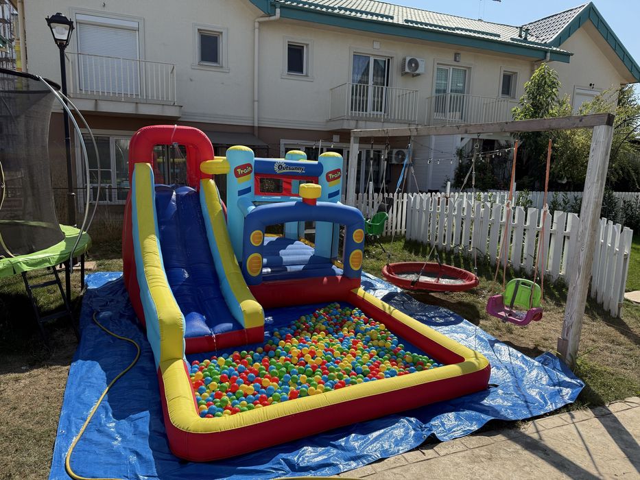 Tobogan gonflabil cu apa sau bile