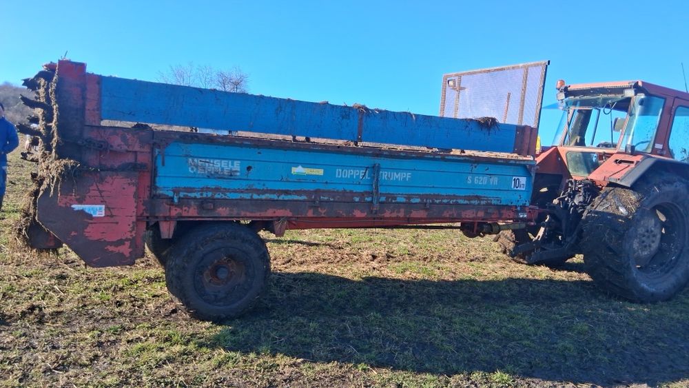 Vand remorca de gunoi