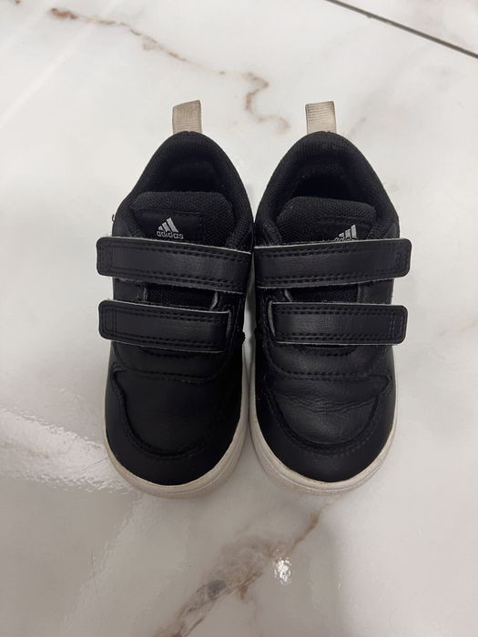 Кроссовки Adidas, 22