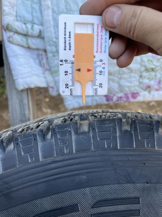 Продам диски с шиной Maxxis R15