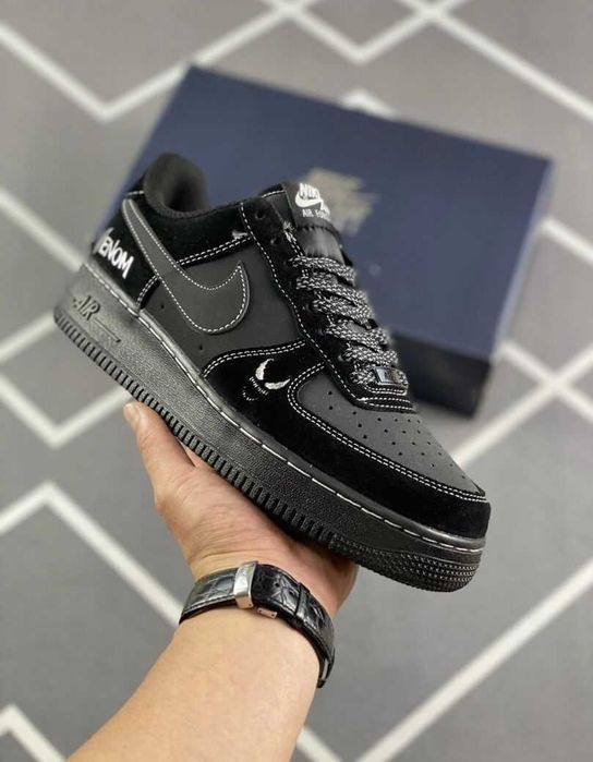 Adidasi Nike Venom
