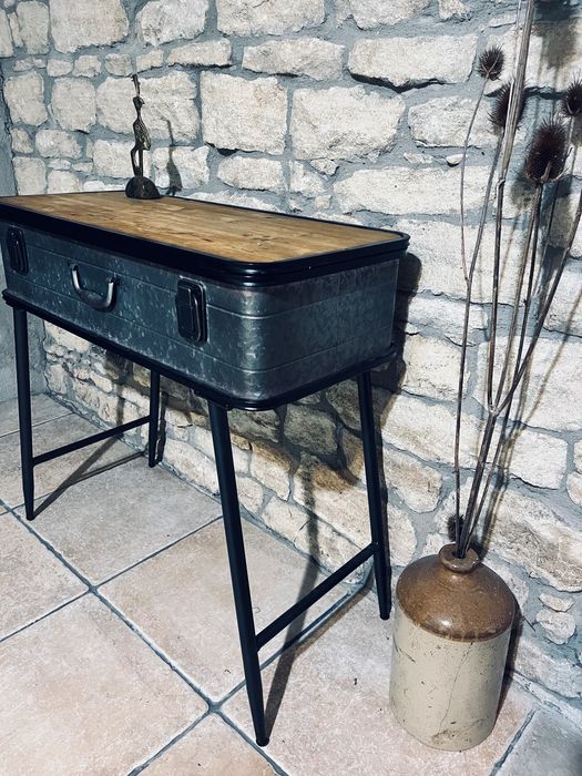 Конзолна масичка