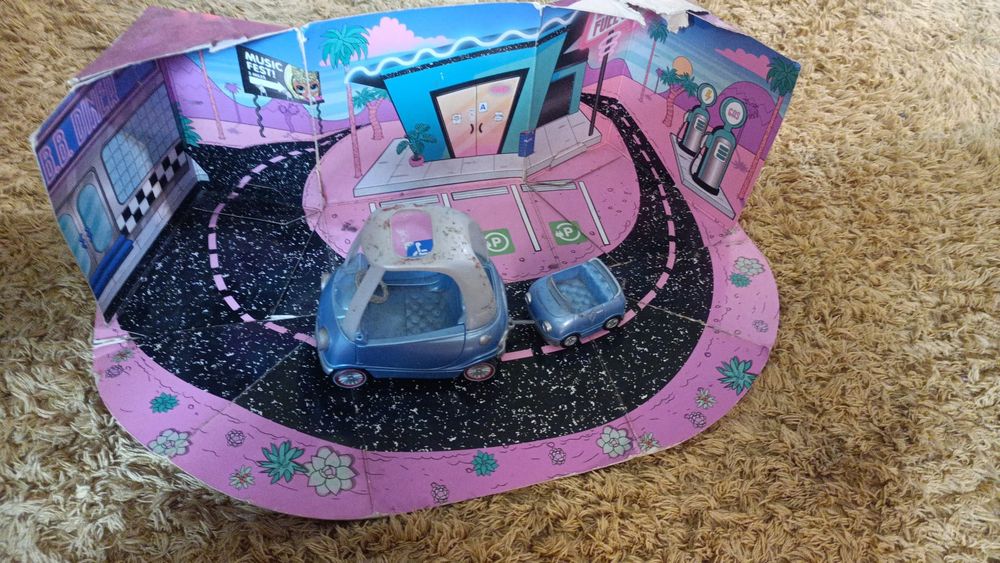 Vînd păpuși  LOL surprize