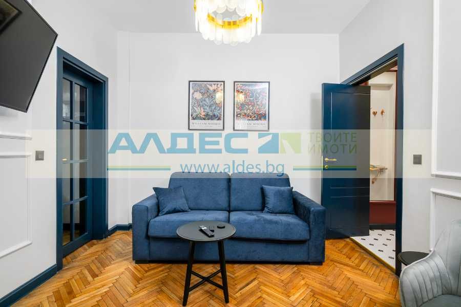 Продава се Двустаен апартамент в София, Център - 55 кв.м за 5455 €/кв.м - Снимка #1