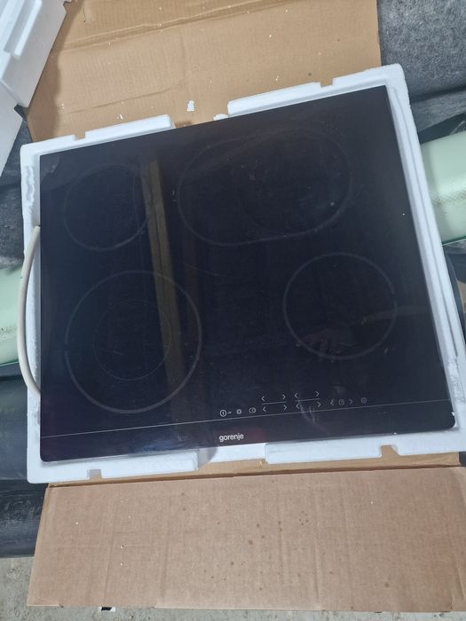 Vând plită electrica vitroceramica,gorenje.