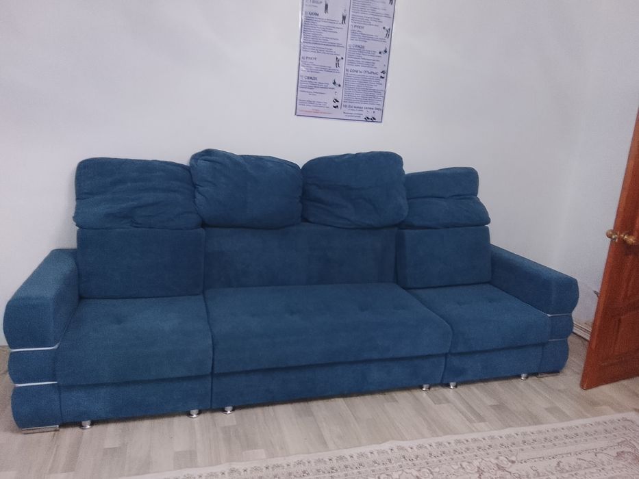 Диван , мебель .