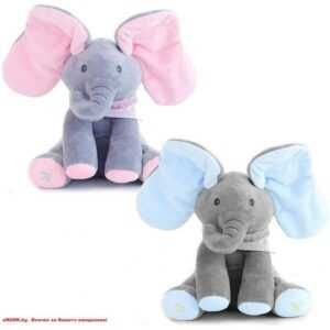 Пеещо слонче с мърдащи уши