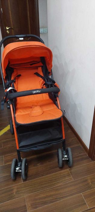 Детская прогулочная коляска