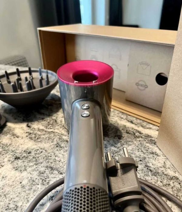 Акция Фен Dyson Supersonic + расческа Dyson