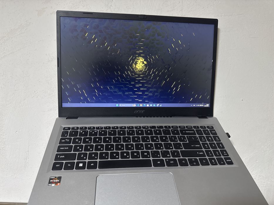 Тонкий ноутбук Acer Aspire 3