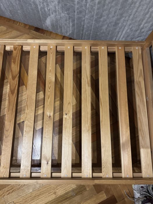 Продам Кровать 90/200 дерево