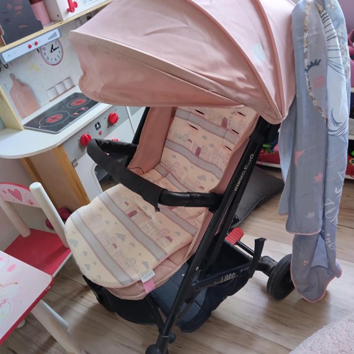 Количка,играчки,принадлежности,дрехи,органайзер,детска кухня,маса..