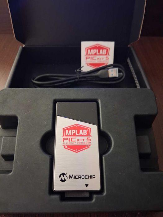 НОВ ПРОГРАМАТОР Microchip PICkit 5