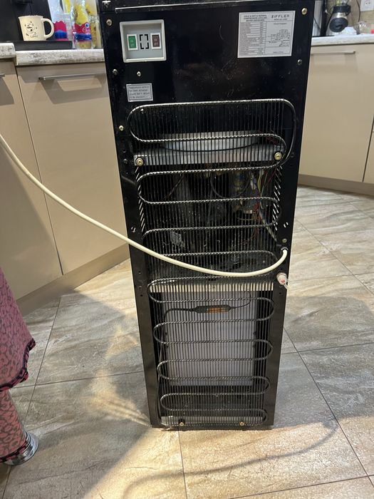 Кулер для воды с охлаждением.