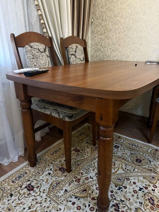 Продам стол в отличном состоянии.