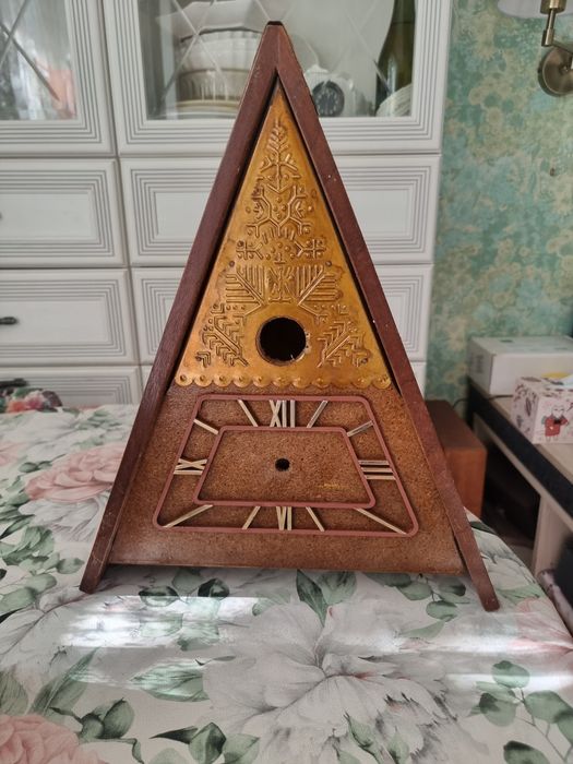 Продам корпуса от часов с кукушкой.