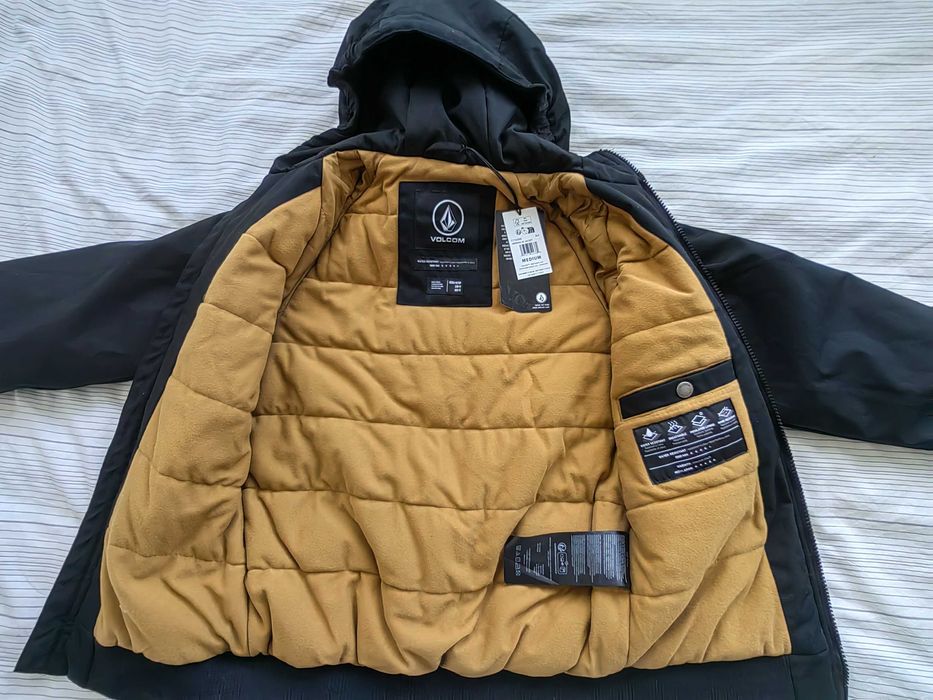 Чисто ново зимно  яке Volcom за момче,, размер 137-147см