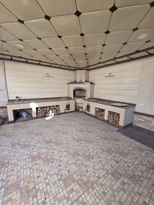 Дурмон махалласида 11 хона 14 сотихли  евроуй сотилади.