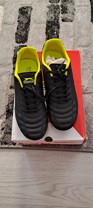 Vând adidasi mărimea 41