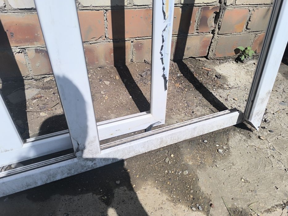 Пластиковые рамы без стекол б/у